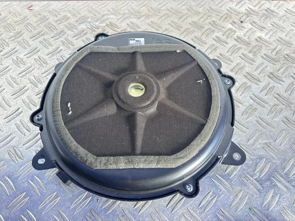 Subwoofer speaker – Lexus RC (2014-)