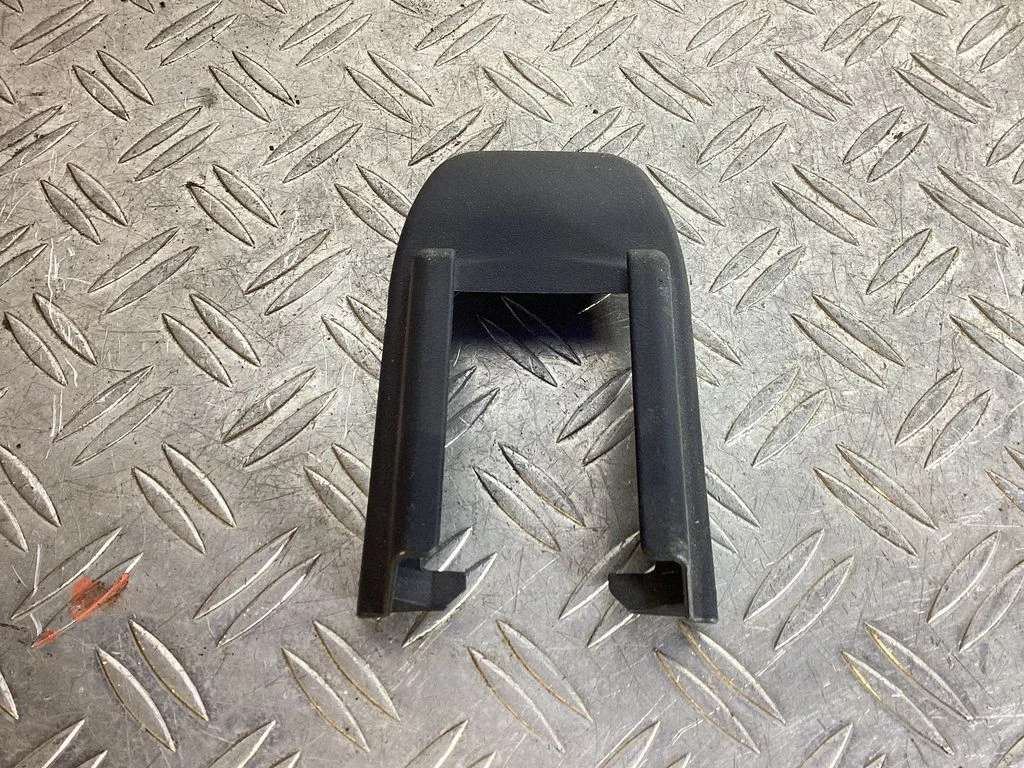 Sliding door rail trim