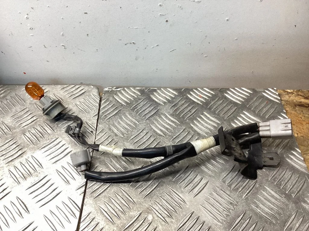 Esitule(de) juhtmestik – Lexus GS 250 350 300H 450H (2013-)