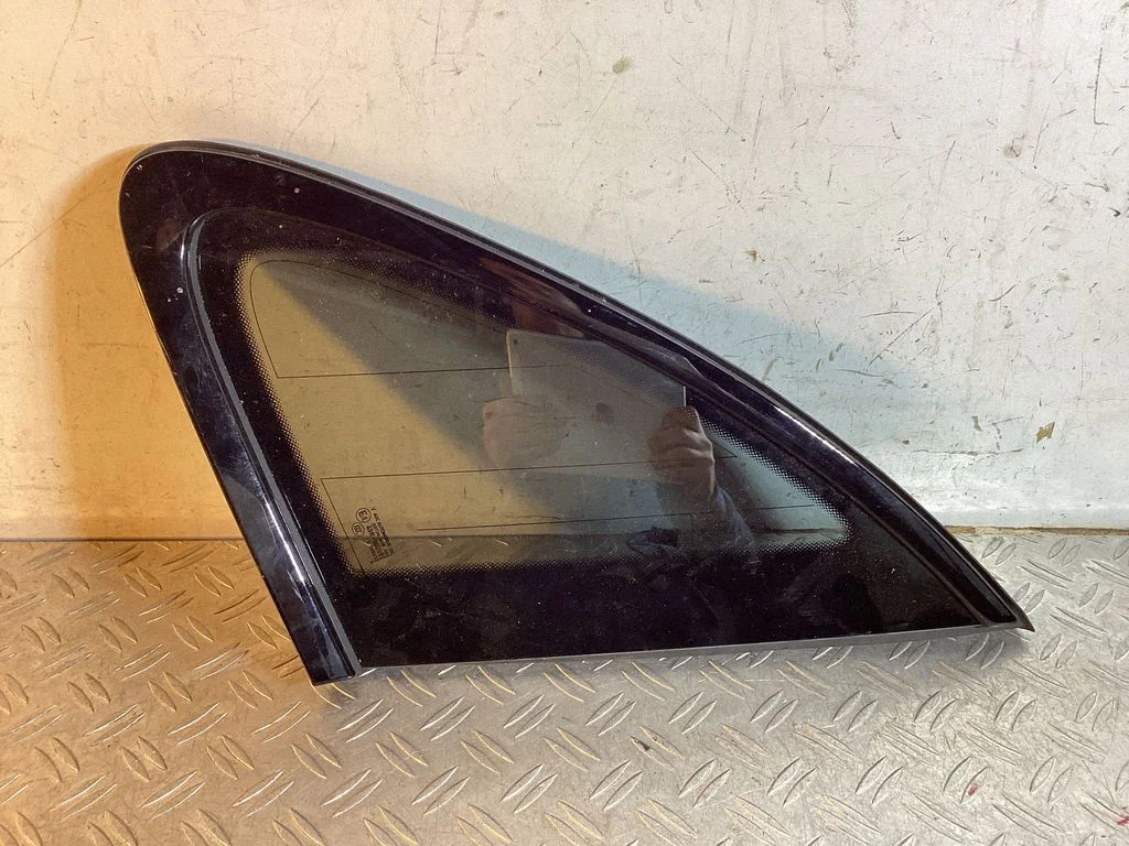Rear side window – Porsche Macan (95B) (2019-)