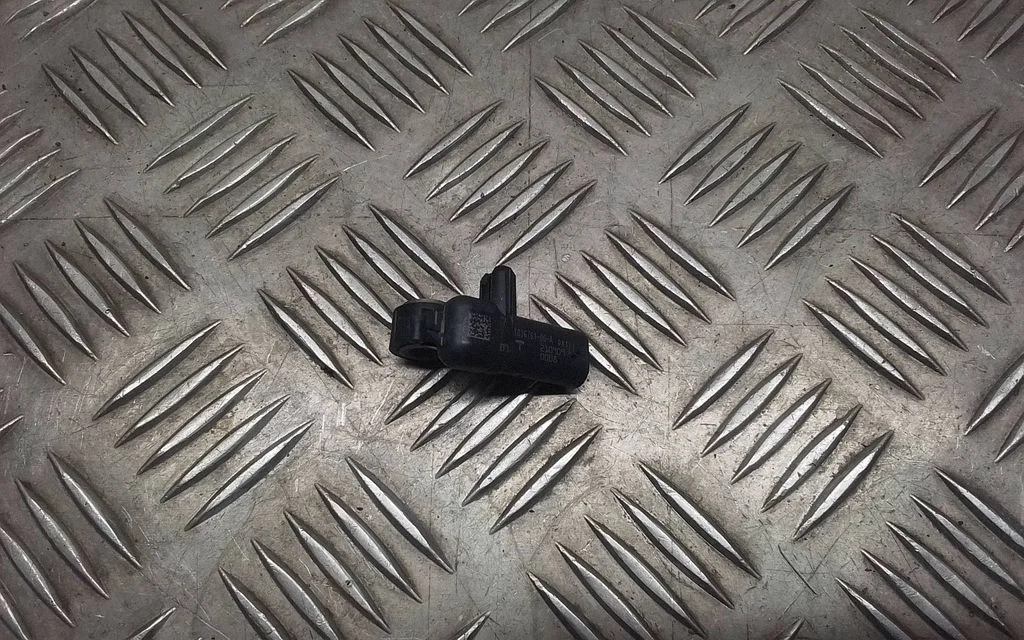 Airbag deployment crash/impact sensor – Tesla Model Y (2020-)