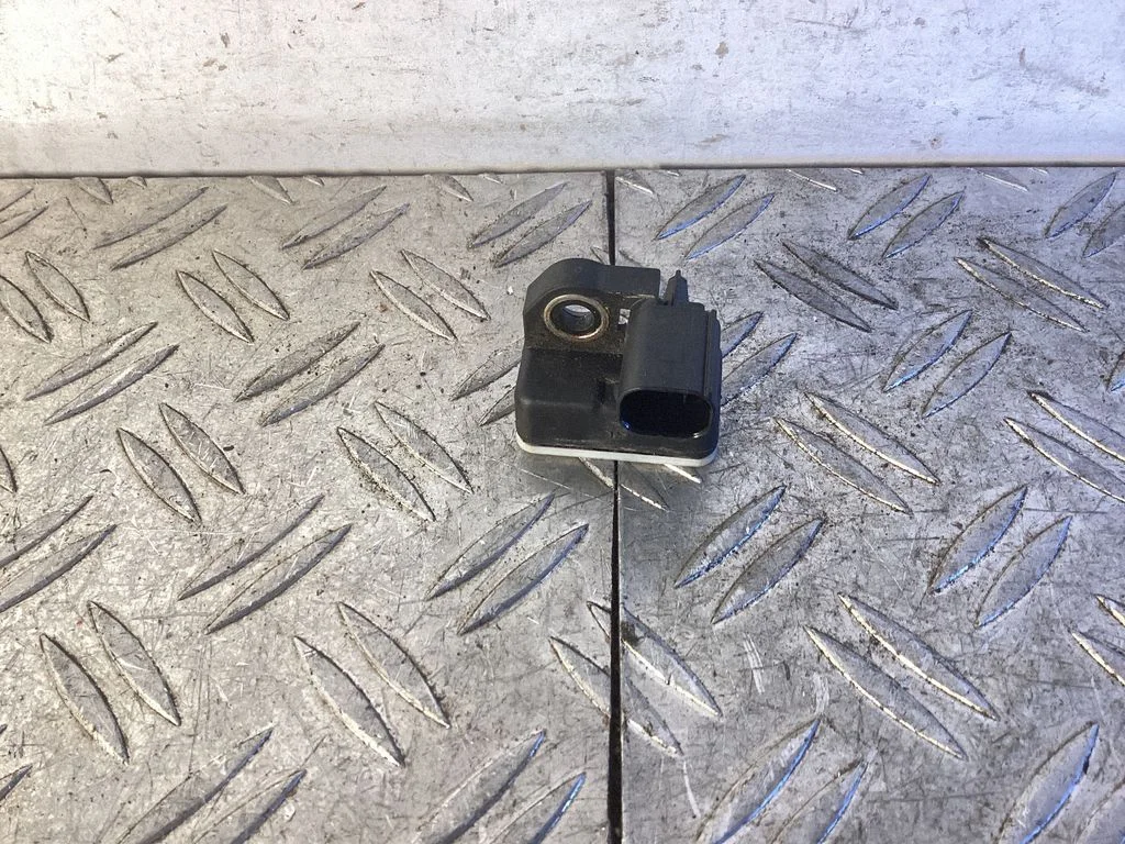 Airbag deployment crash/impact sensor – Porsche 911 991 (2011-2019)
