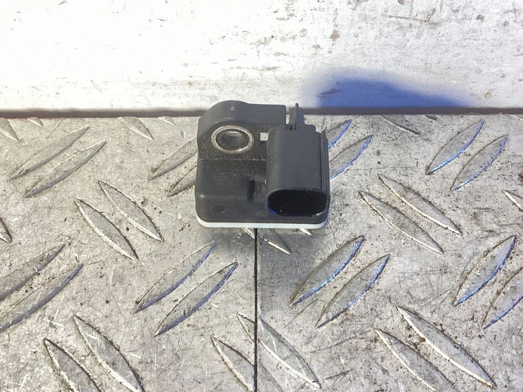 Airbag deployment crash/impact sensor – Porsche 911 991 (2011-2019)