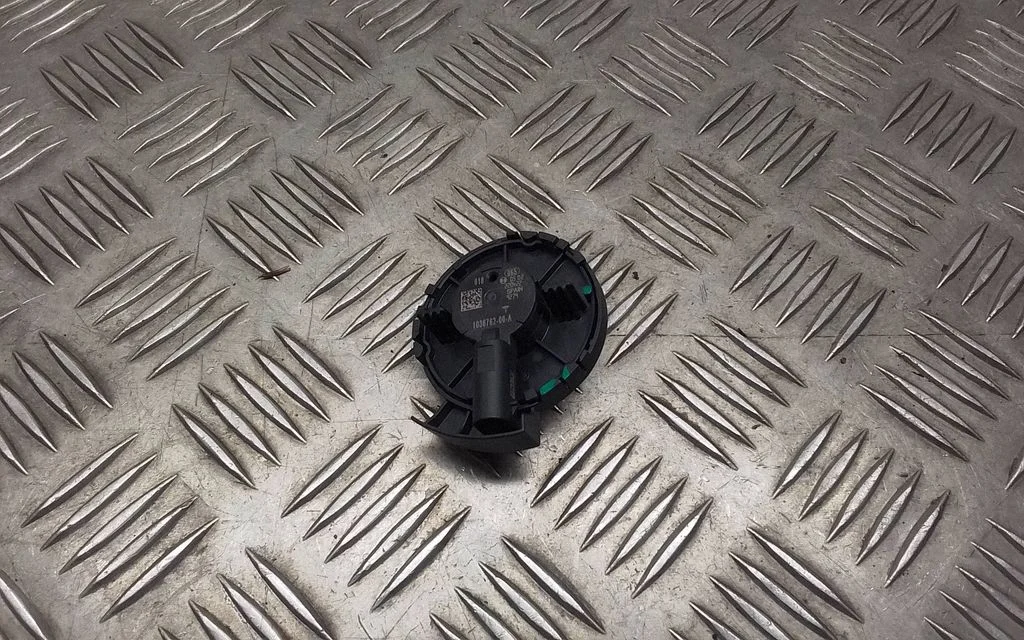Airbag deployment crash/impact sensor – Tesla Model Y (2020-)