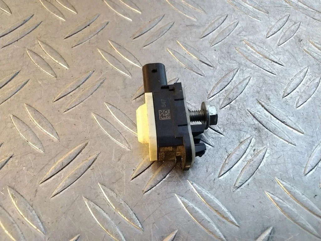 Airbag deployment crash/impact sensor – Porsche Cayenne (92A) (2010-2017)