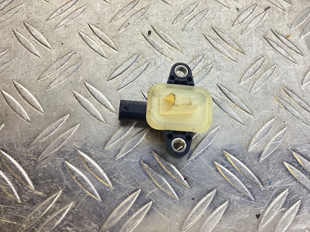 Airbag deployment crash/impact sensor – Porsche Macan (95B) (2014-2018)