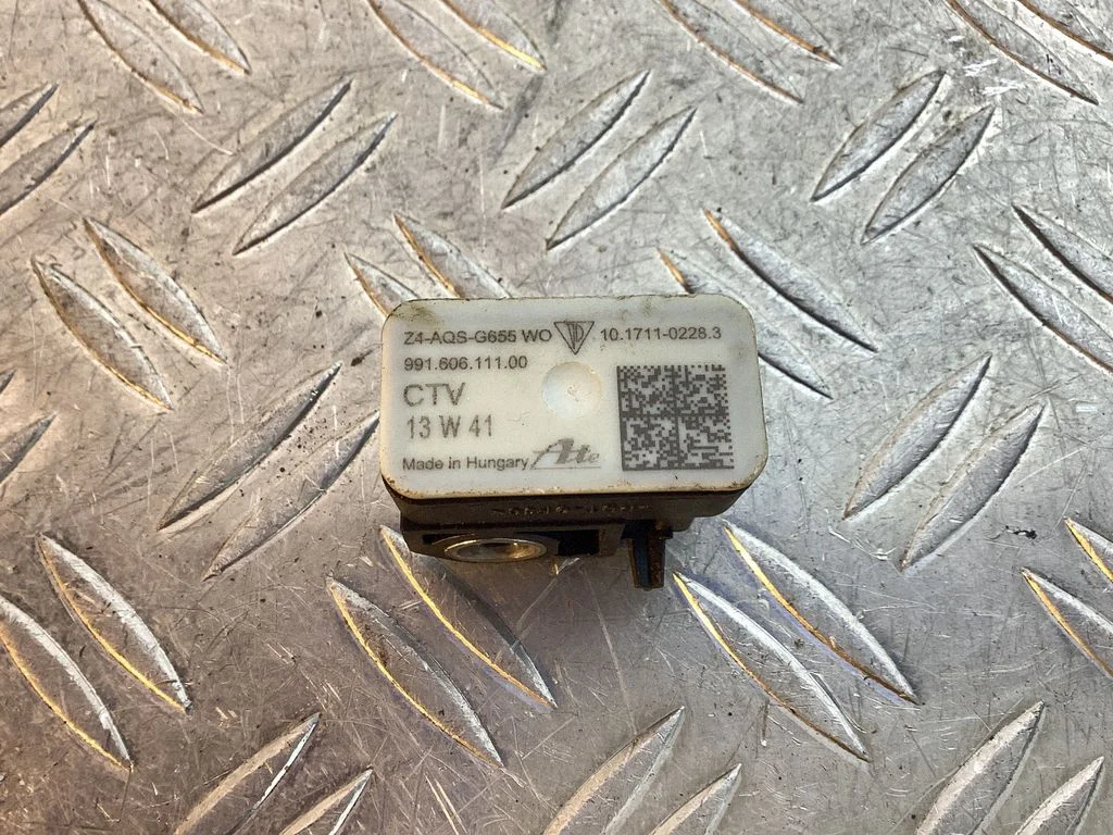 Airbag deployment crash/impact sensor – Porsche 911 991 (2011-2019)