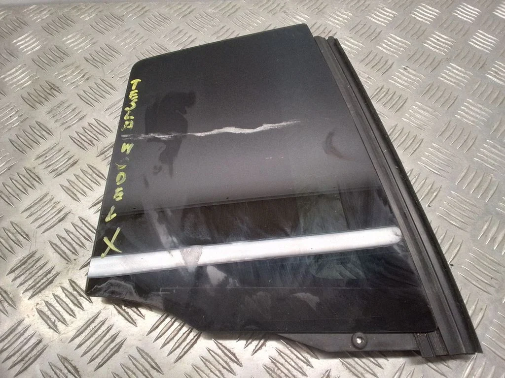 Rear side window – Tesla Model X (2015-)
