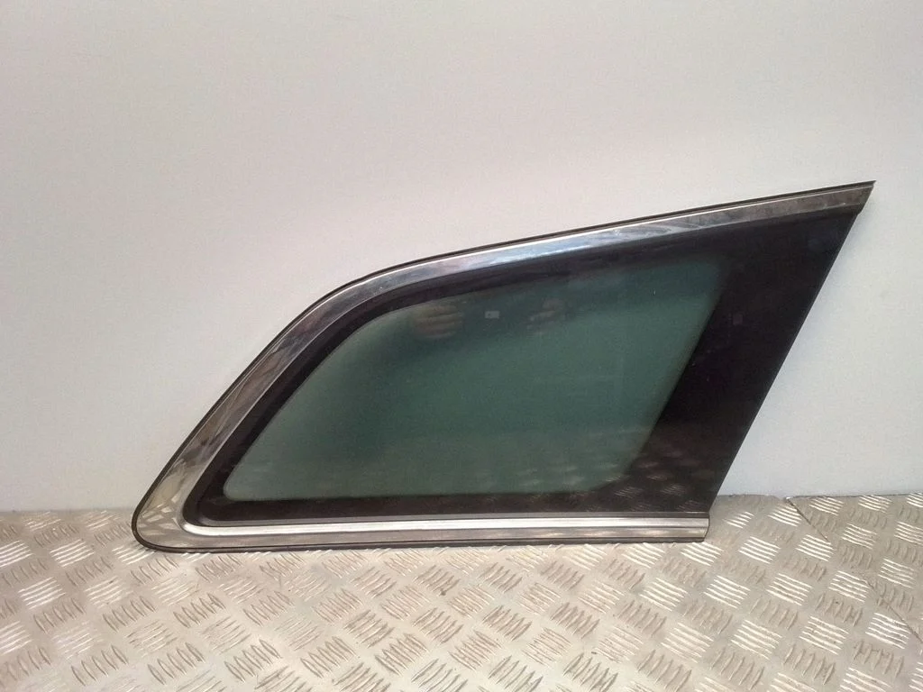 Rear side window