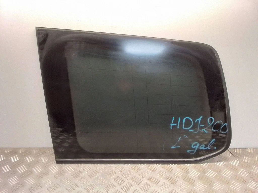 Rear side window – Toyota Land Cruiser (J200) (2008-)