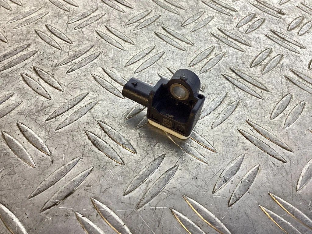 Airbag deployment crash/impact sensor – Porsche Macan (95B) (2019-)