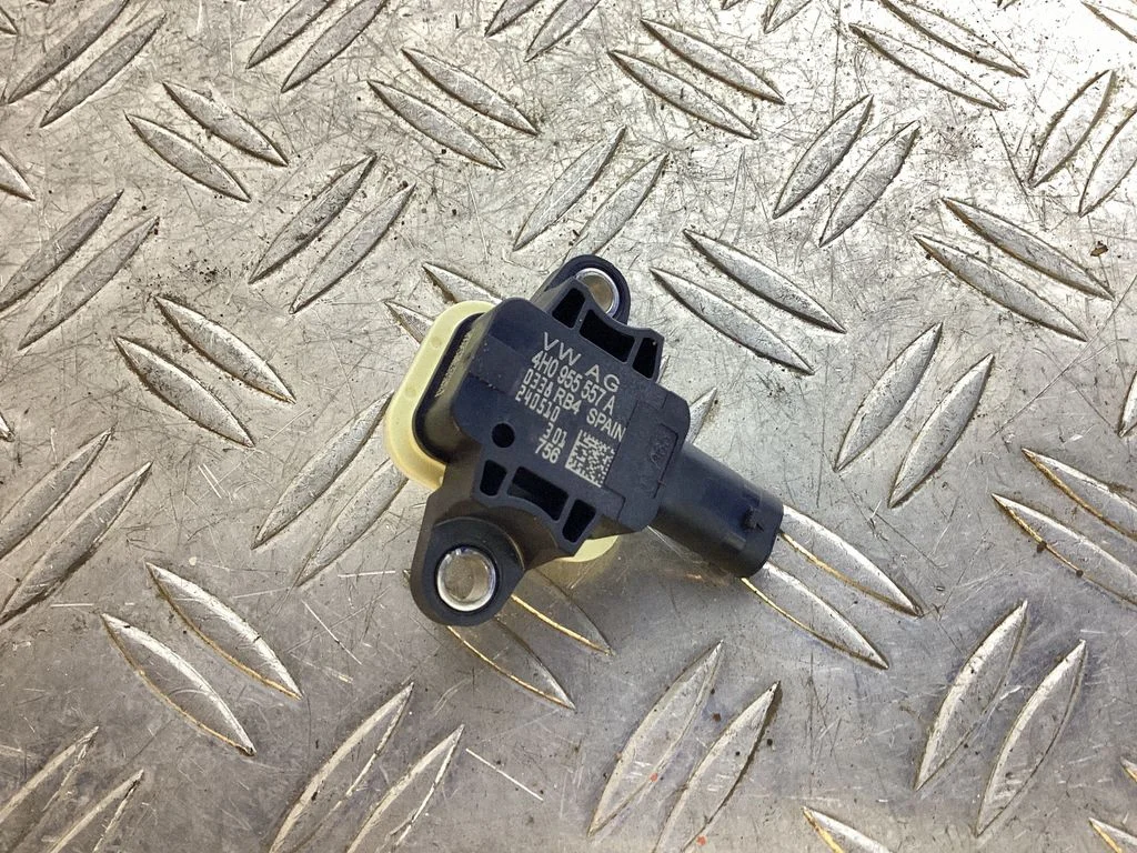 Airbag deployment crash/impact sensor – Porsche Macan (95B) (2019-)