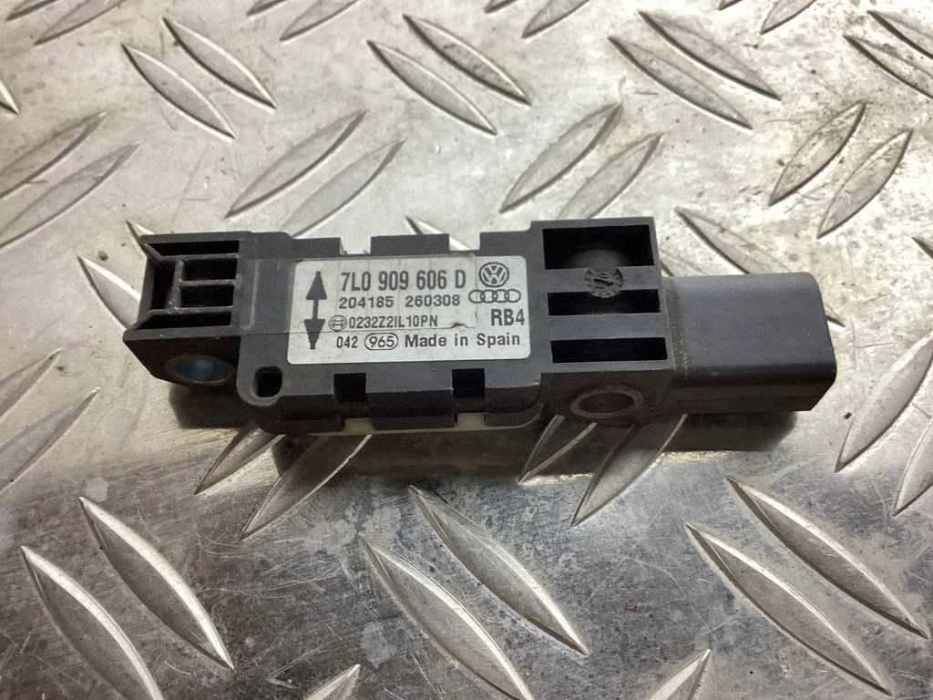 Airbag deployment crash/impact sensor – Porsche Cayenne (9PA) (2002-2010)