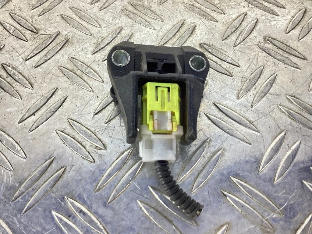 Airbag deployment crash/impact sensor – Toyota Land Cruiser (J150) (2009-)