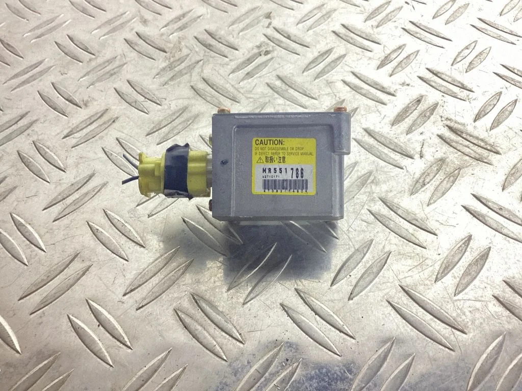 Airbag deployment crash/impact sensor – Mitsubishi Pajero Sport I (1996-2008)