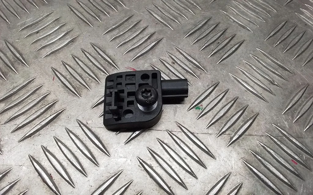 Airbag deployment crash/impact sensor – Tesla Model S (2012-)