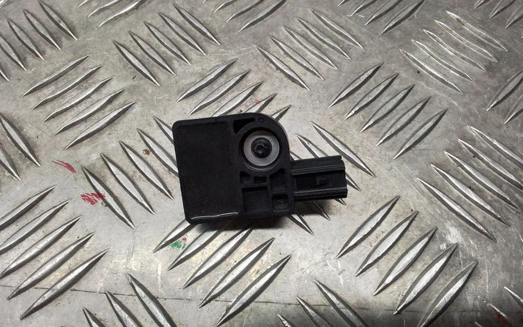 Airbag deployment crash/impact sensor – Tesla Model S (2012-)