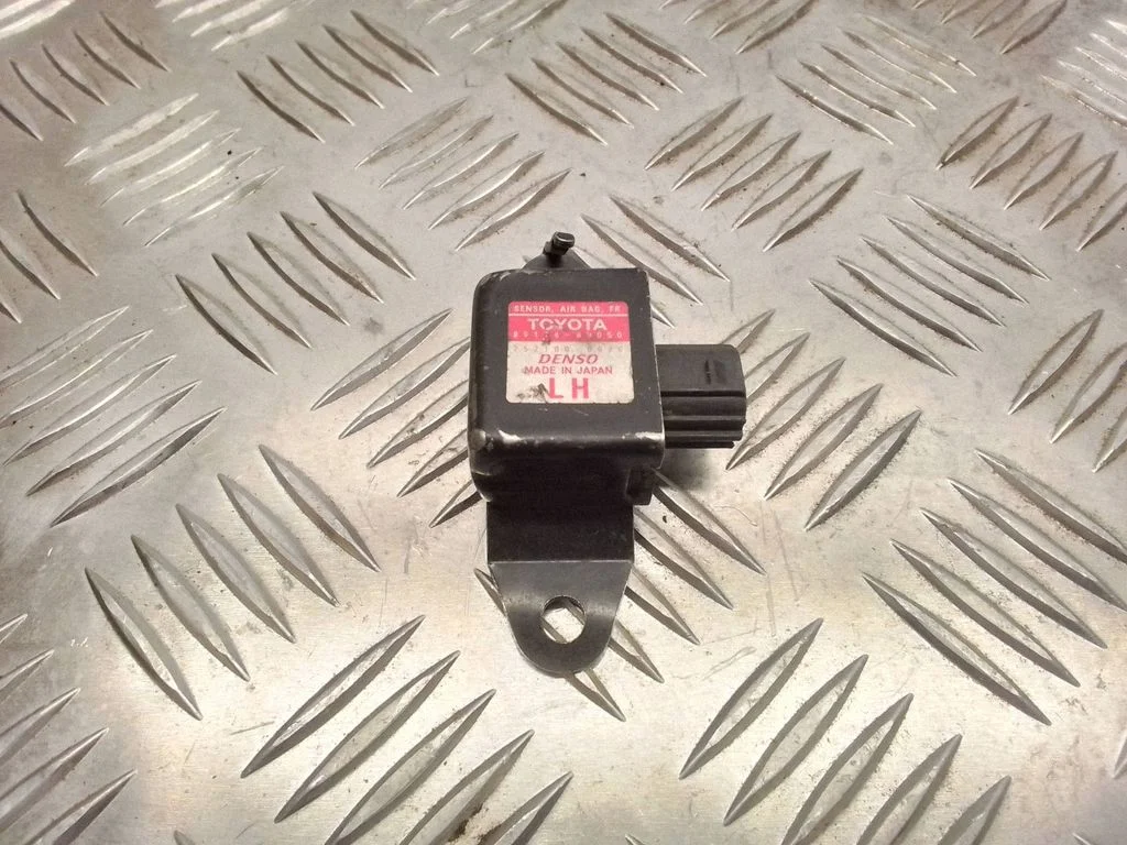 Airbag deployment crash/impact sensor – Toyota Land Cruiser (J100) (1998-2007)