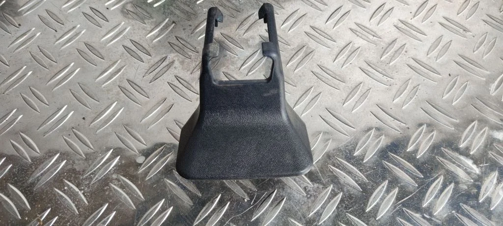 Osłona prowadnicy fotela pasażera – Toyota RAV 4 (XA40) (2012-2018)