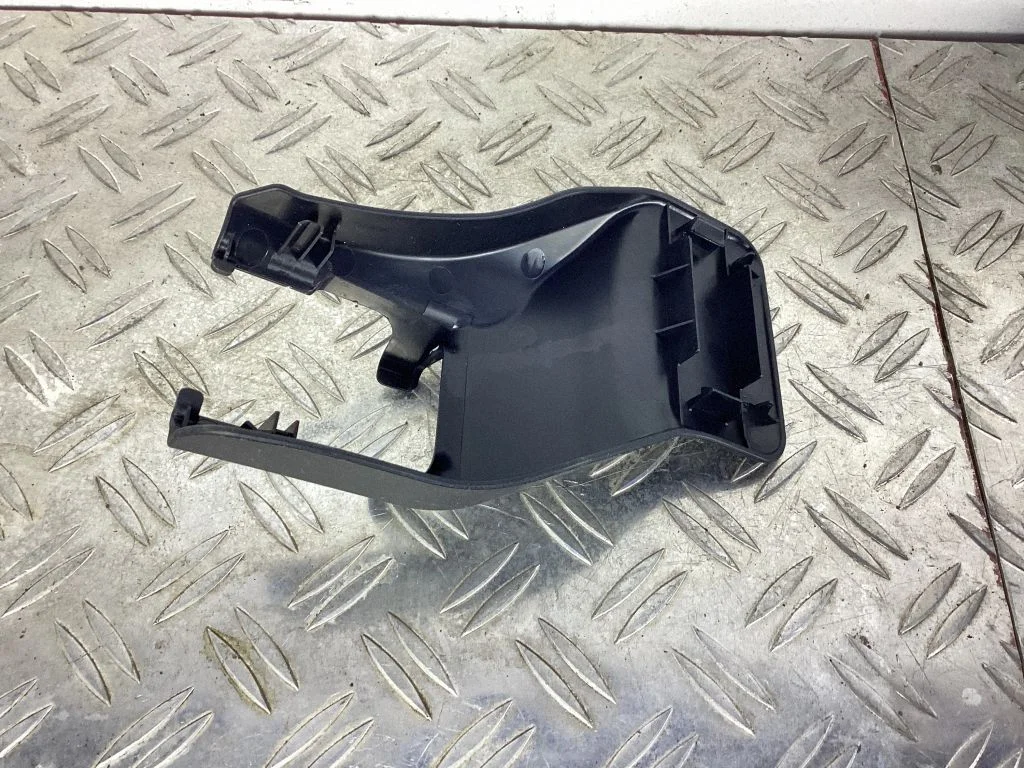 Front driver seat rail trim – Lexus RX 450H (2016-)