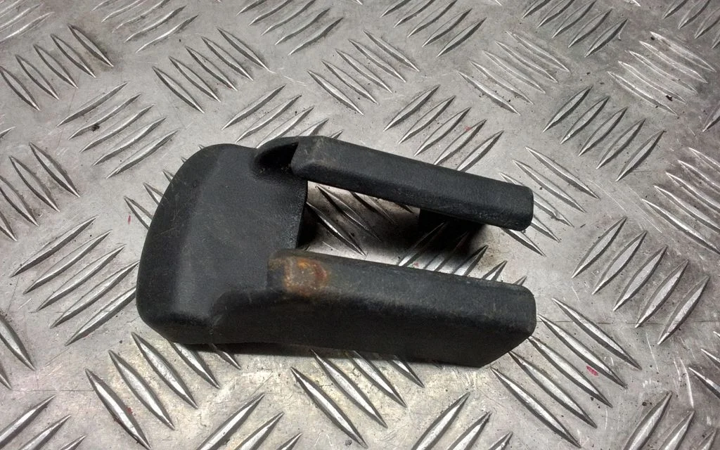 Front driver seat rail trim – Toyota Corolla Verso E121 (2001-2004)