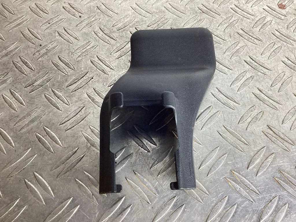 Front driver seat rail trim – Lexus RX 450H (2016-)
