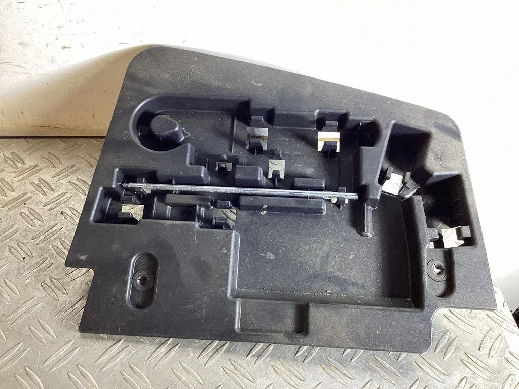 Tool box – Lexus GS 250 350 300H 450H (2013-)