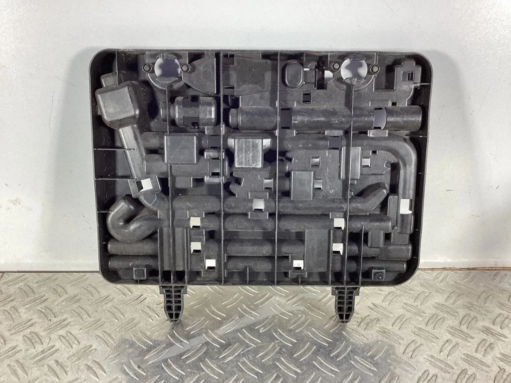 Tool box – Toyota Land Cruiser (J150) (2009-)