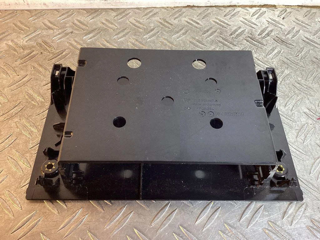 Radio/GPS head unit trim 95B858847A