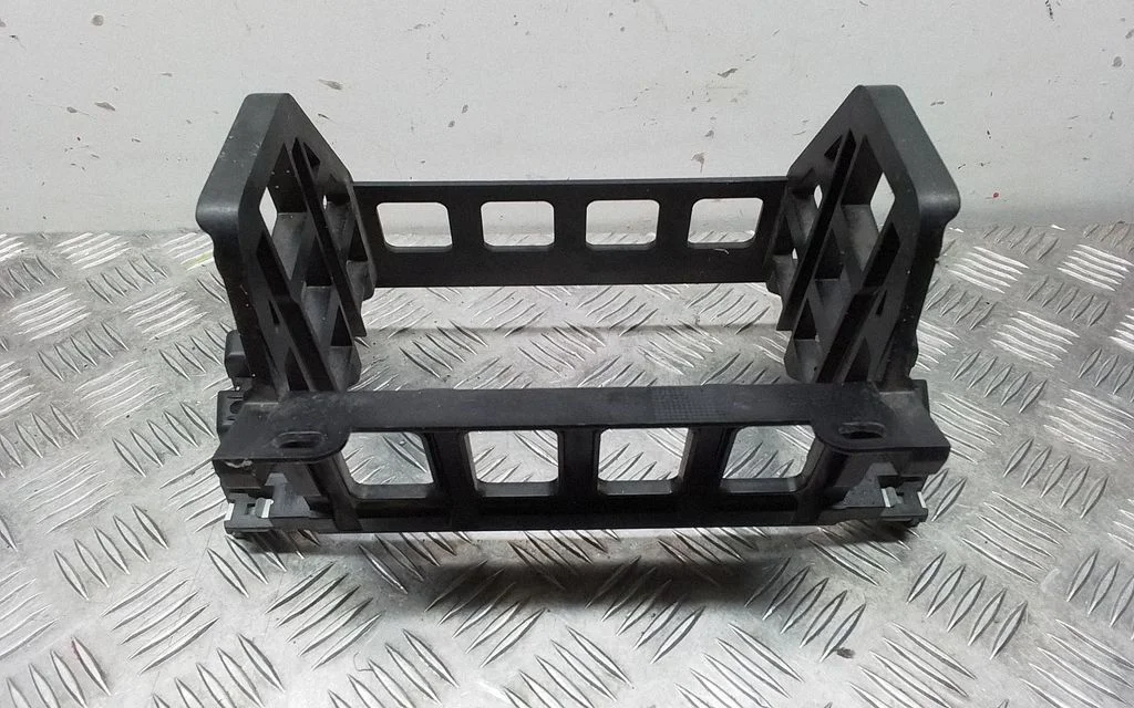 Radio/GPS head unit trim 5145916666503