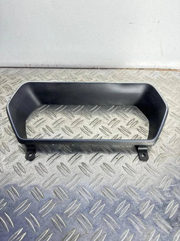 Radio/GPS head unit trim 103304100C