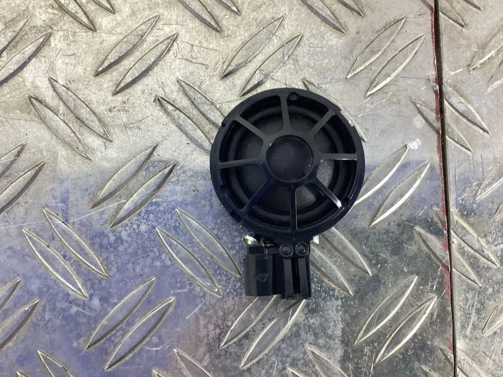 Front door high frequency speaker – Tesla Model S (2012-)