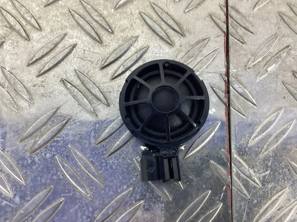 Front door high frequency speaker – Tesla Model S (2012-)