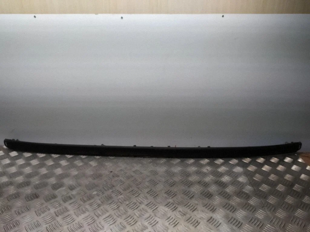 Rear bumper trim bar molding – BMW 7 Series E65 E66 (2001-2008)