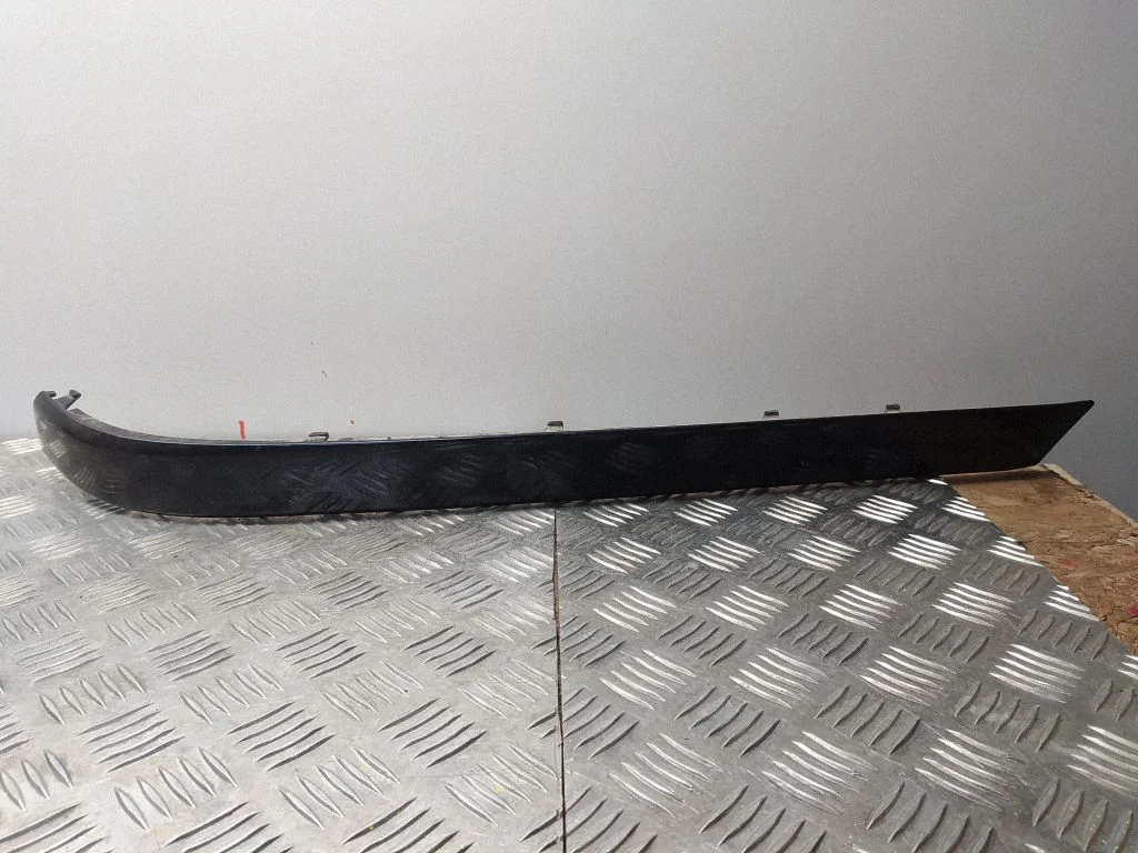 Rear bumper trim bar molding – BMW 7 Series E65 E66 (2001-2008)