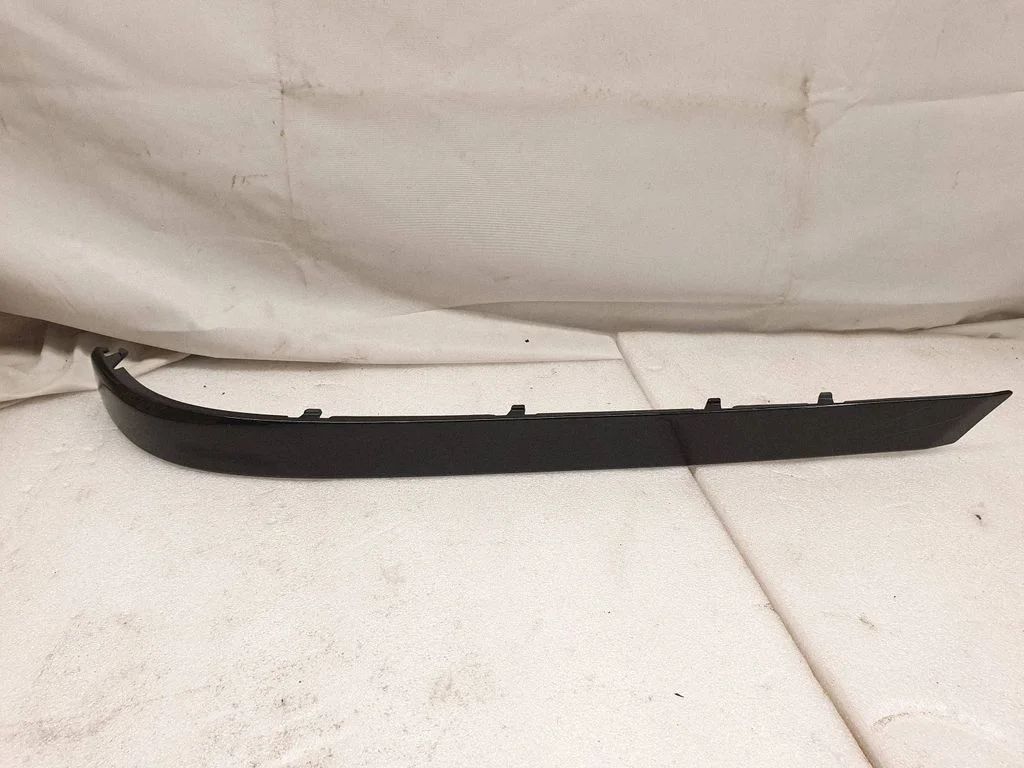 Rear bumper trim bar molding – BMW 7 Series E65 E66 (2001-2008)