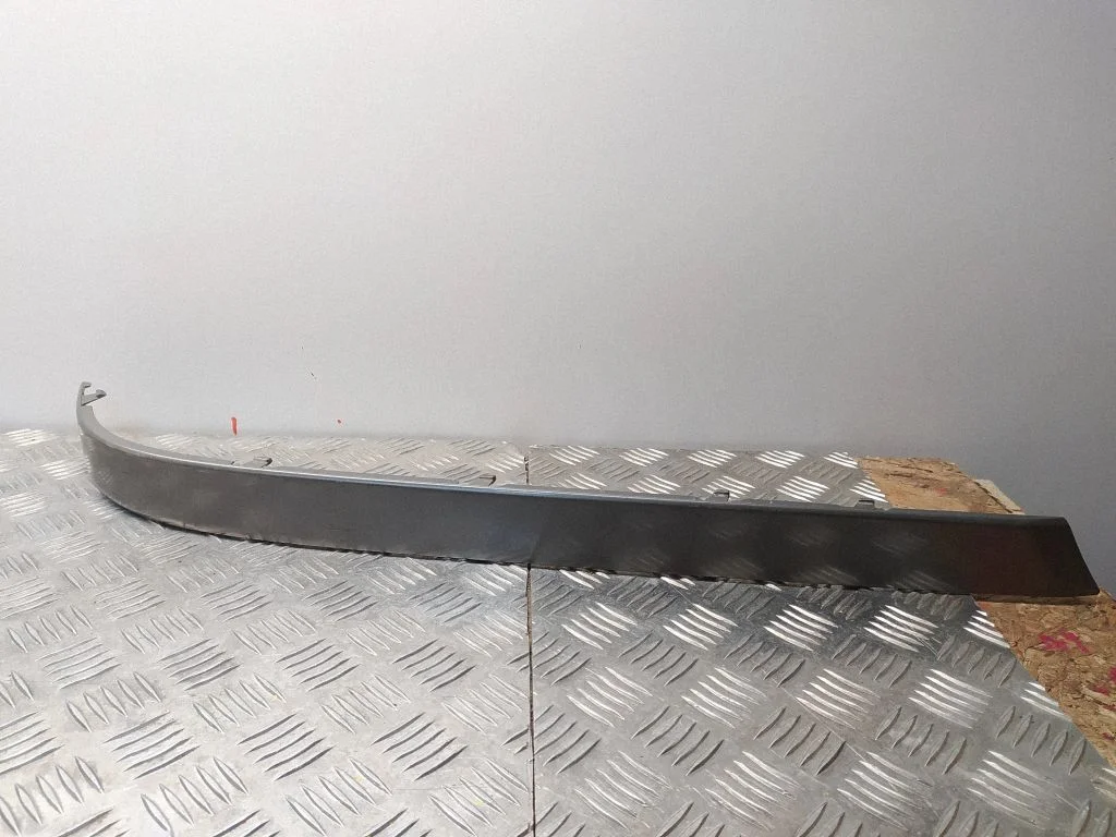 Rear bumper trim bar molding – BMW 7 Series E65 E66 (2001-2008)