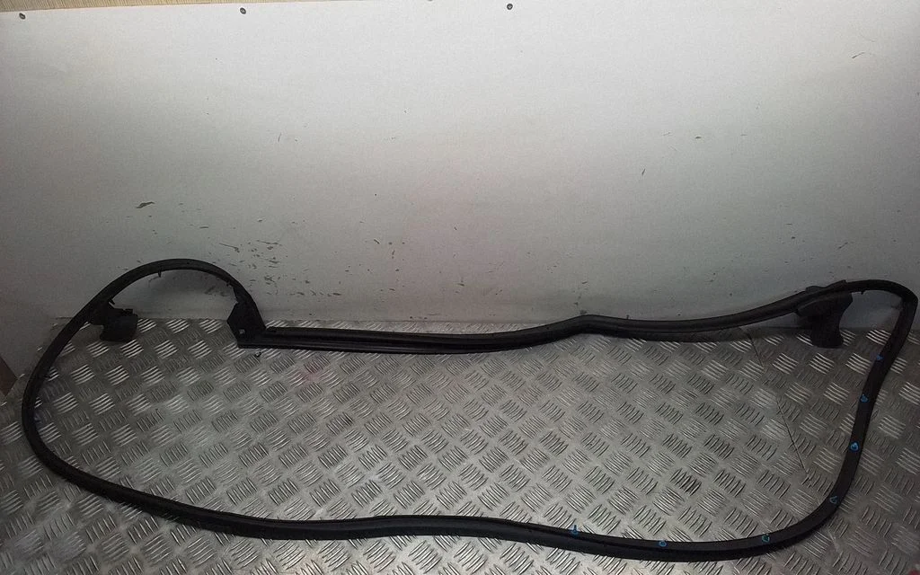 Rubber seal rear door – Lexus NX (2014-2021)