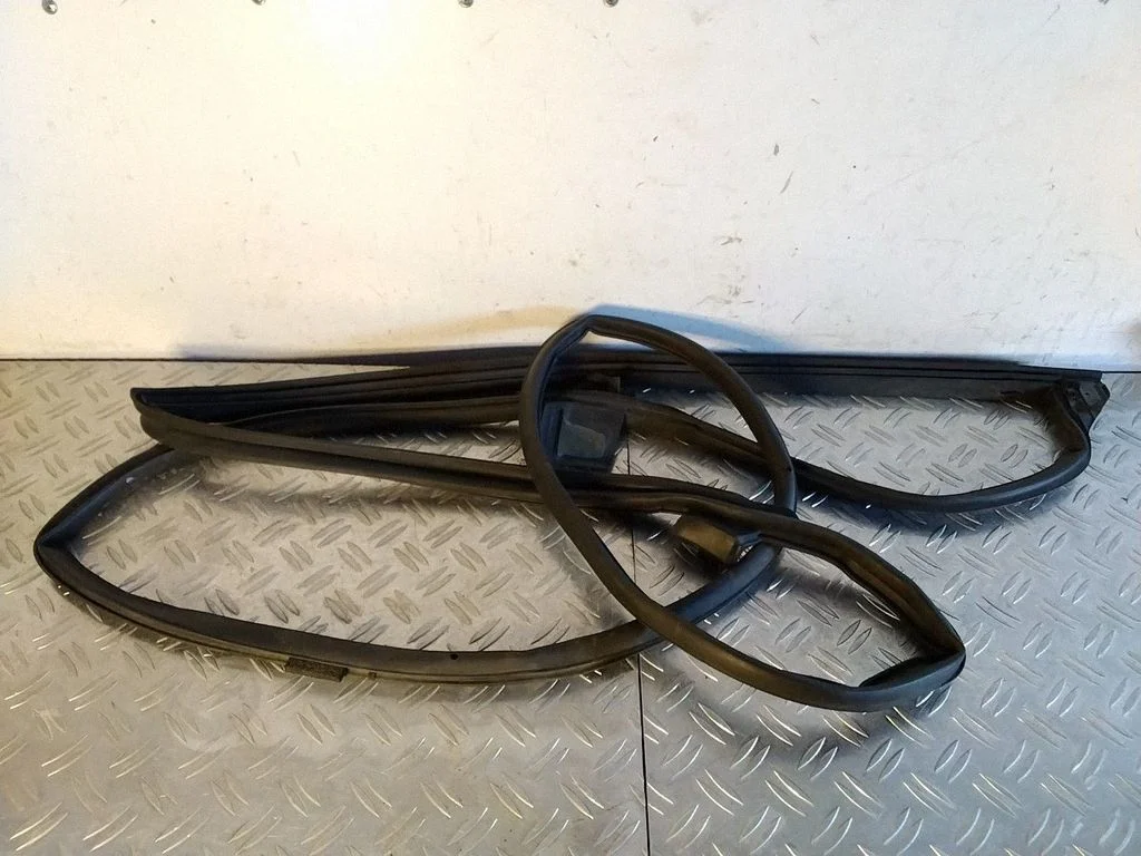 Tagaukse tihend – tagumine parem