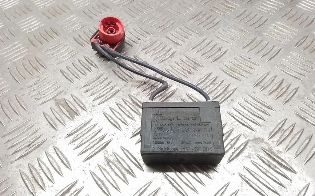 Headlight ballast module Xenon 1307329054
