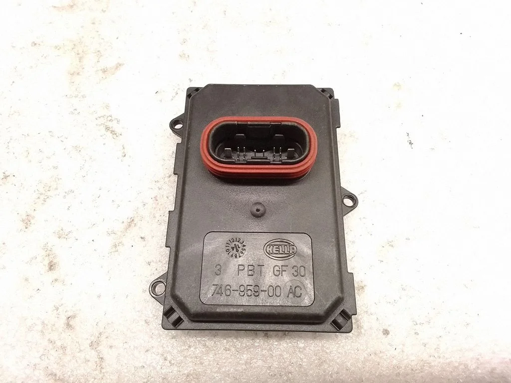Headlight ballast module Xenon – Volkswagen Touareg II (2010-2018)