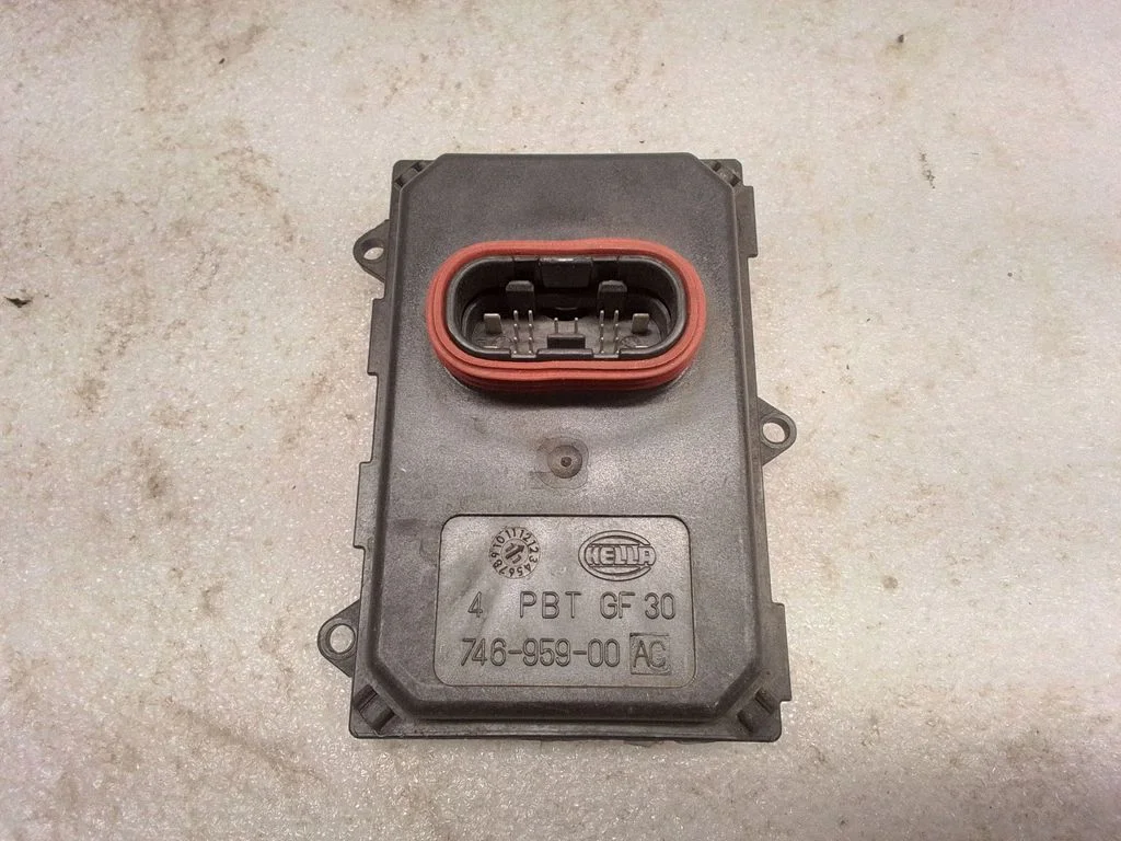 Headlight ballast module Xenon – Volkswagen Touareg II (2010-2018)
