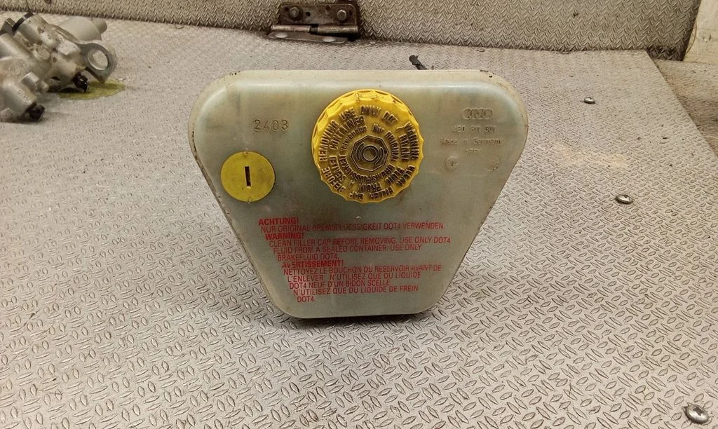 Brake fluid reservoir 4E0611301