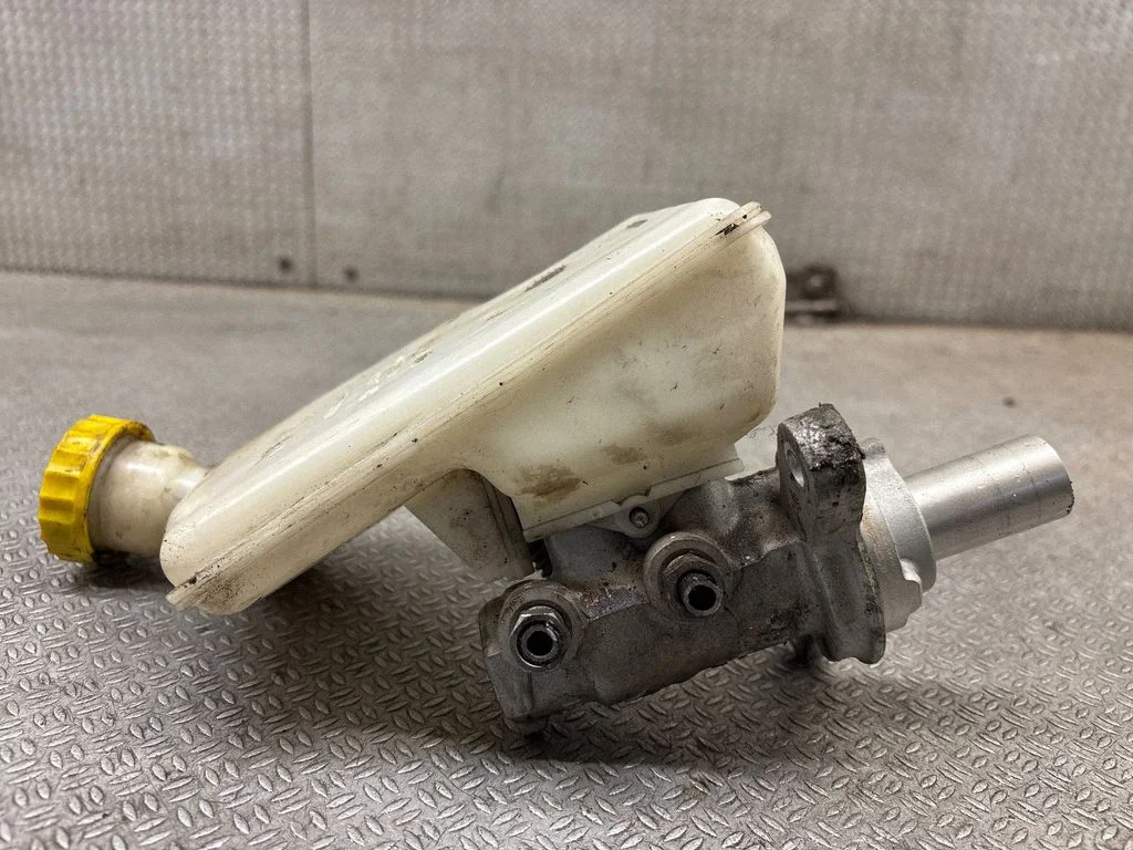 Master brake cylinder 0204054032