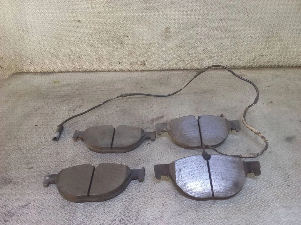 Brake pads (front)