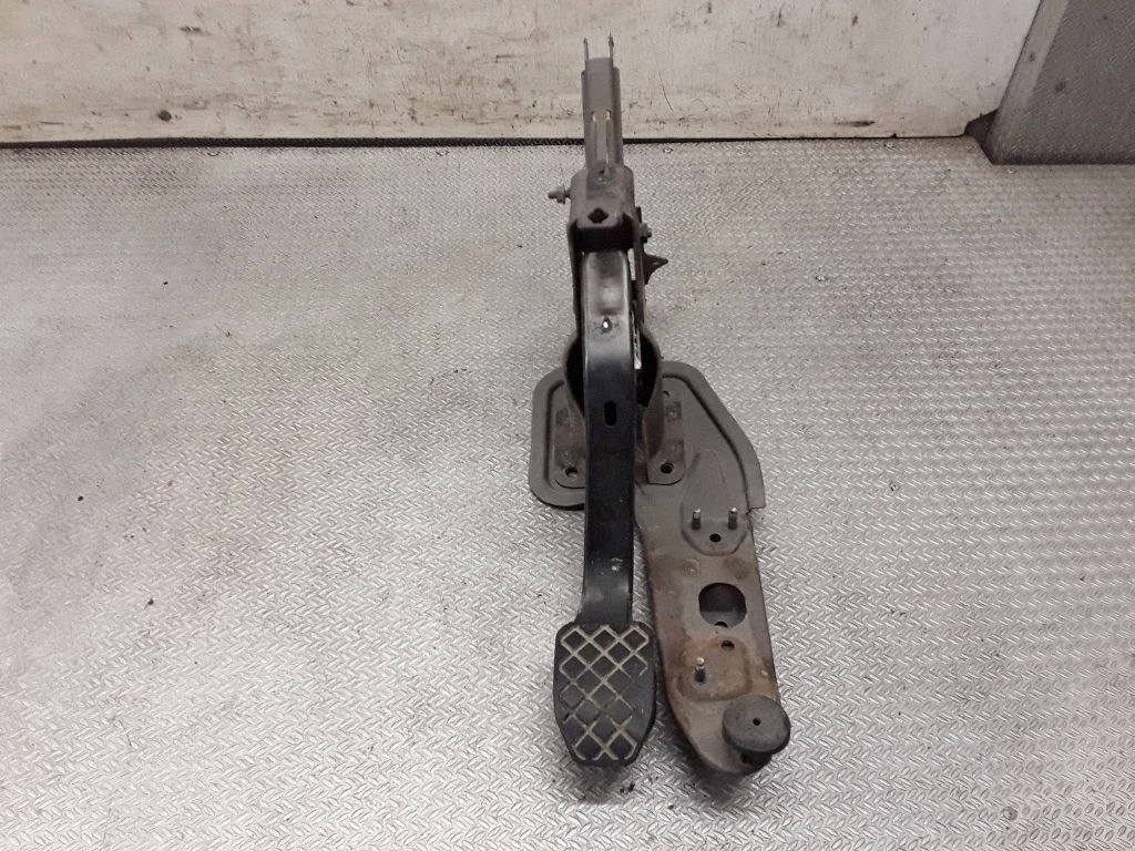 Brake pedal 7H1721057B