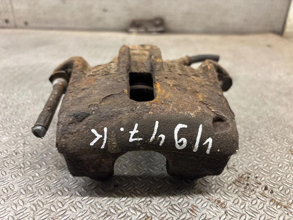 Front brake caliper – front left