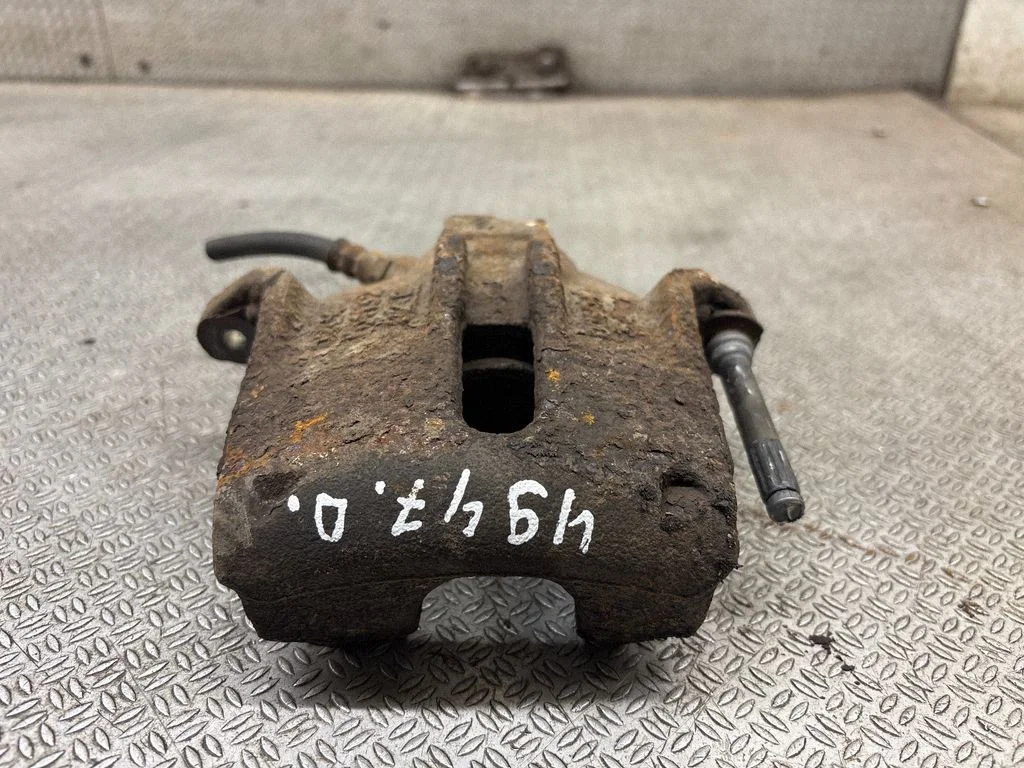 Front brake caliper – front right