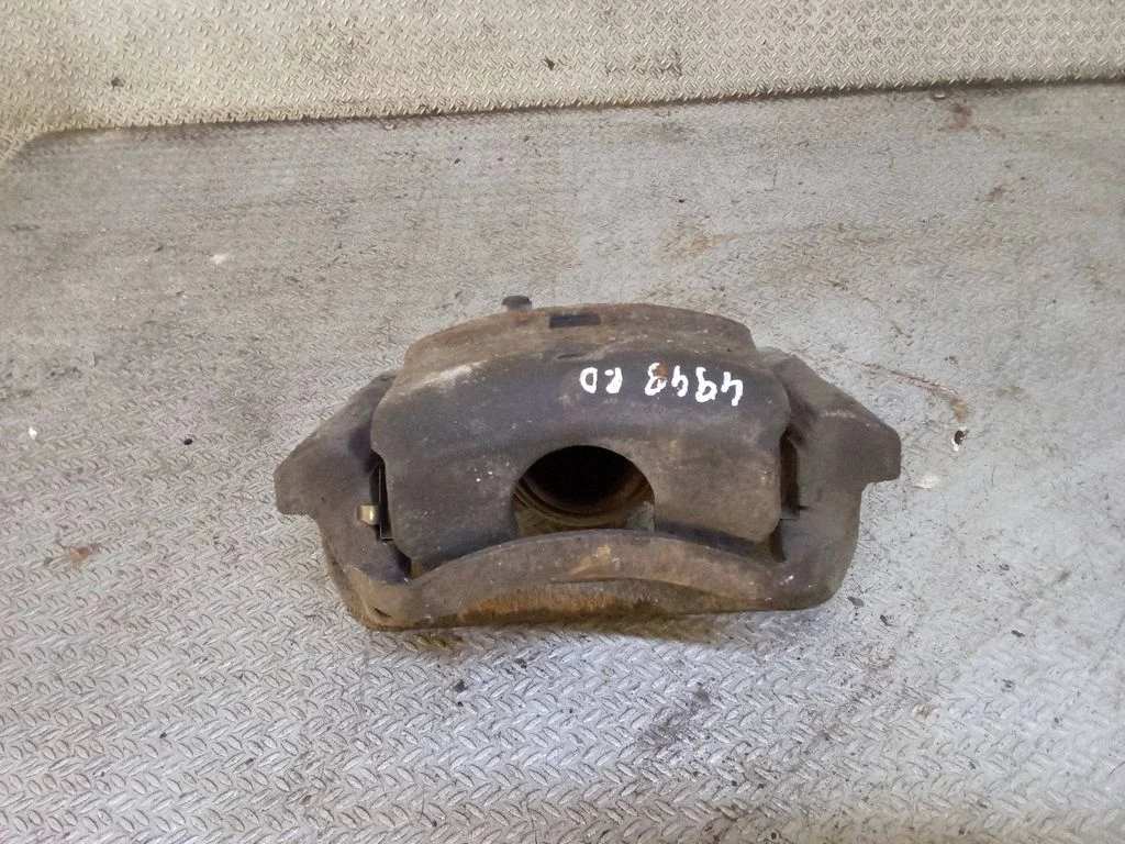 Front brake caliper – right