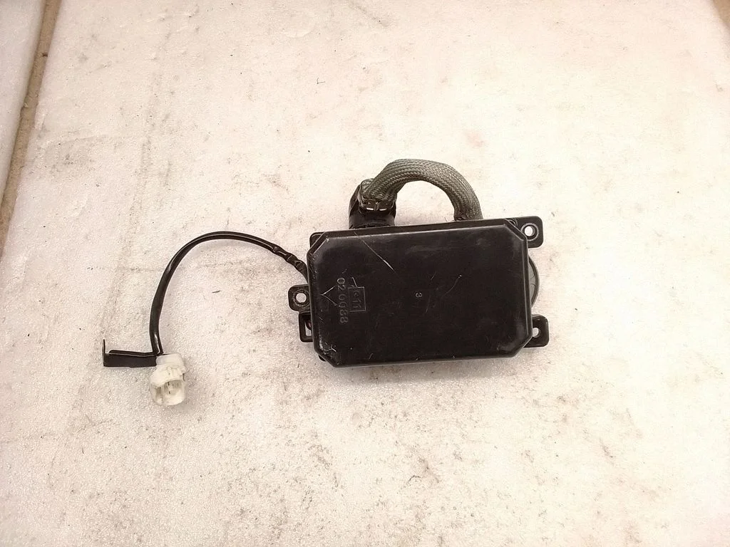 Headlight ballast module Xenon KDLT001 – Lexus LS UCF20 (1995-2001)